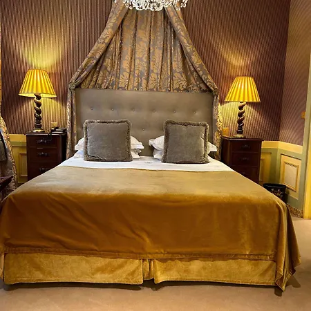 Hotel Duc De St-simon 4*