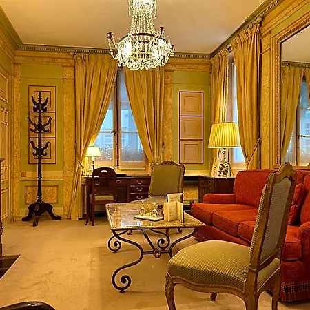 Hotel Duc De St-simon 4*