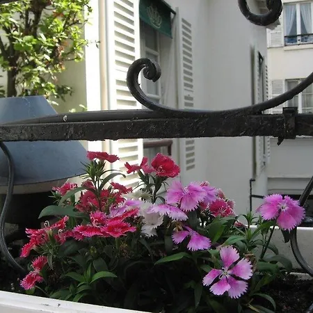 Hotel Duc De St-simon 4*
