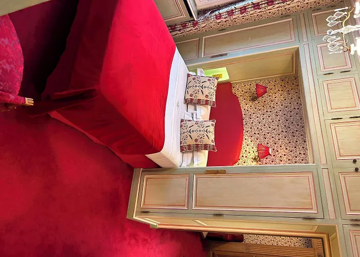 Отель Duc De St-simon 4*