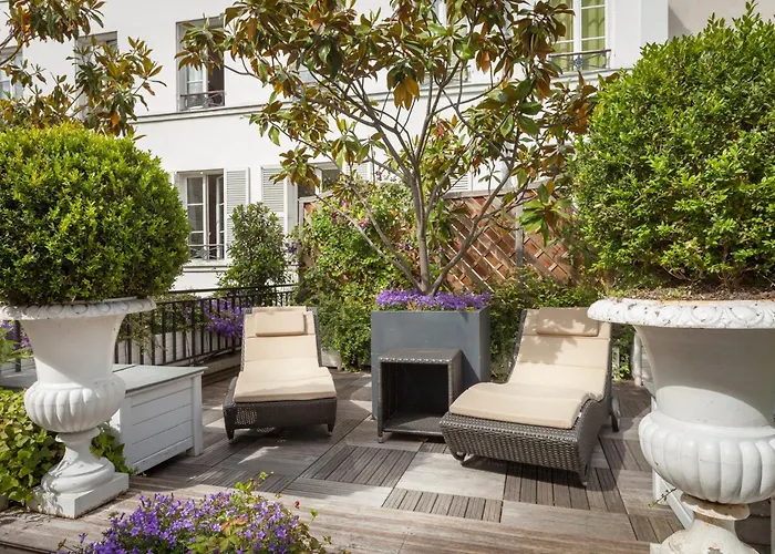 מלון Duc De St-simon 4*