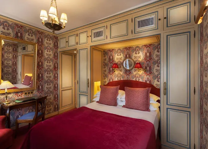 מלון Duc De St-simon 4*